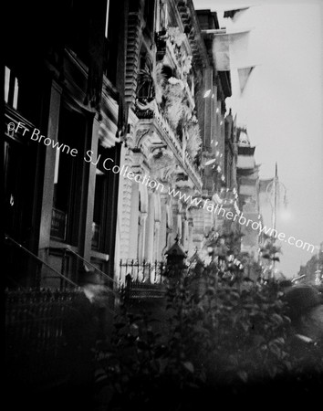 DECORATIONS AT ST. STEPHENS GREEN